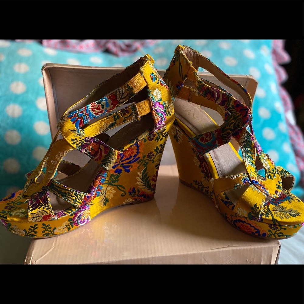 Brand new without tags. Anna gorgeous gold wedges